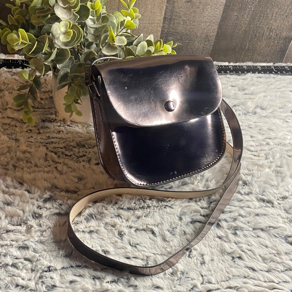 Zara Shiny Black Crossbody Bag metálica